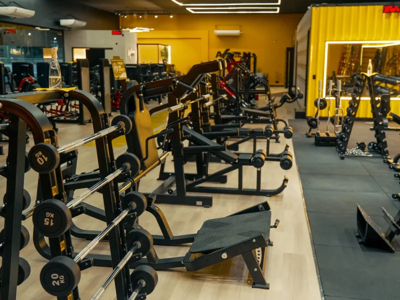 Ambiente climatizado e moderno da A+ Fitness Premium