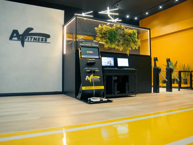 Estação de bioimpedância e avaliação física da A+ Fitness Premium