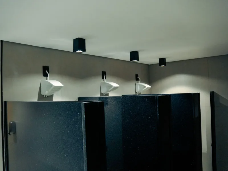 Duchas do vestiário da A+ Fitness Premium